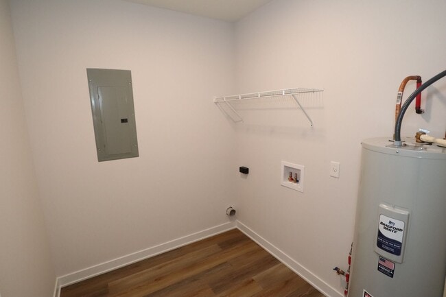 Building Photo - 903