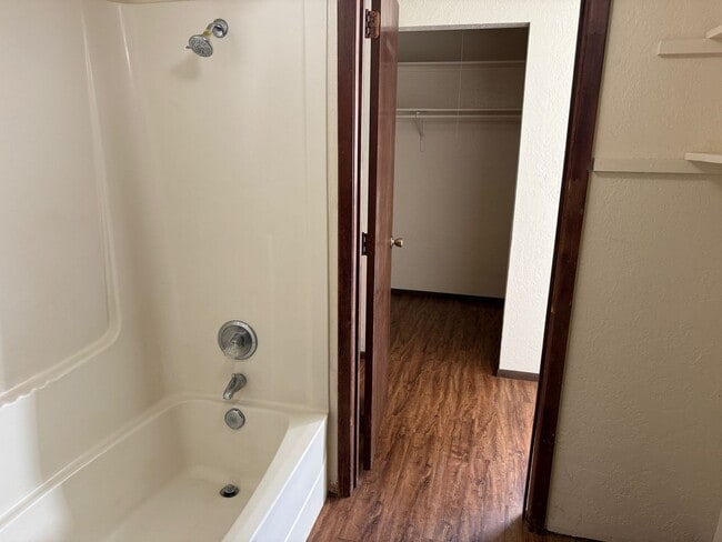 Building Photo - Wonderful 2 Br, 1.5 Ba, remodeled, 1 CG