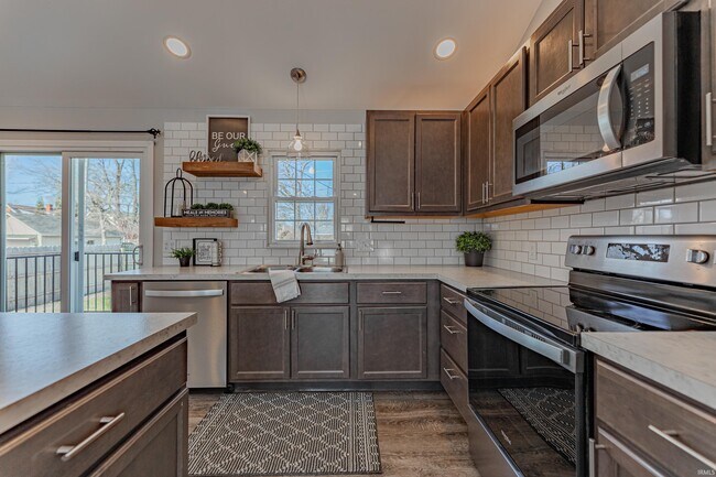 Building Photo - 2216 E Walnut St