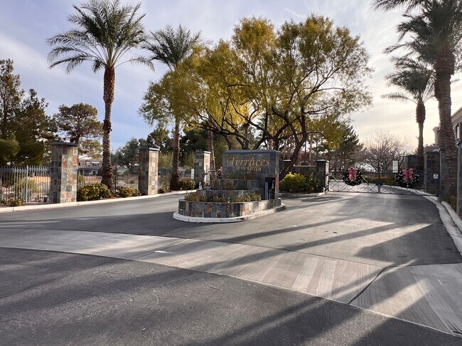 Building Photo - Summerlin Condo - Gated - Community Pool 1 Car Garage