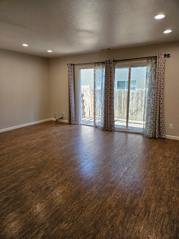 Building Photo - 1022 E 5th St