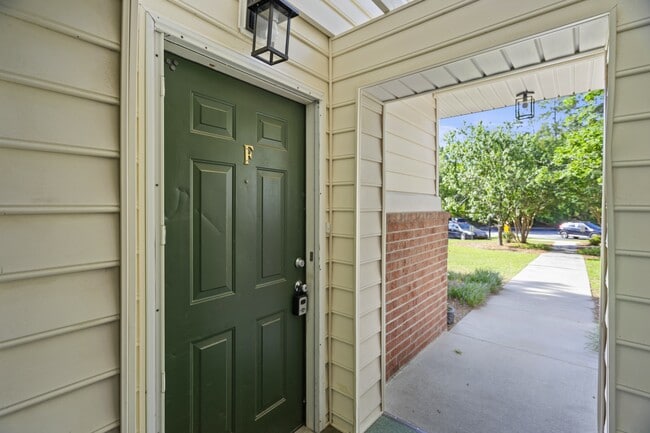 Building Photo - 2113 Sanderling Dr