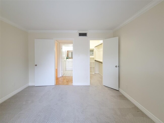 Building Photo - 1601 S Shepherd Dr