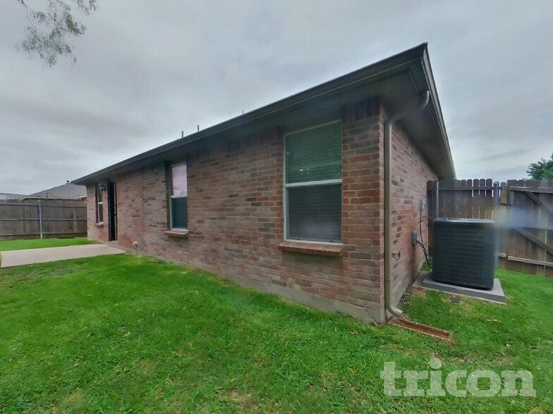 Building Photo - 50 Larkspur Dr