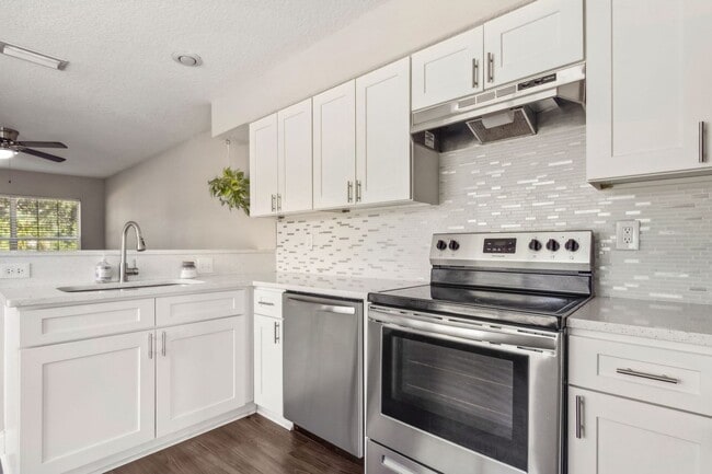 Building Photo - Live the Beach Life – Just One Block from ...