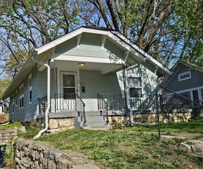 Building Photo - 6108 Tracy Ave