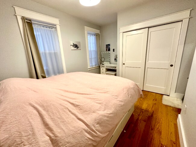 Building Photo - 326 Chelsea St