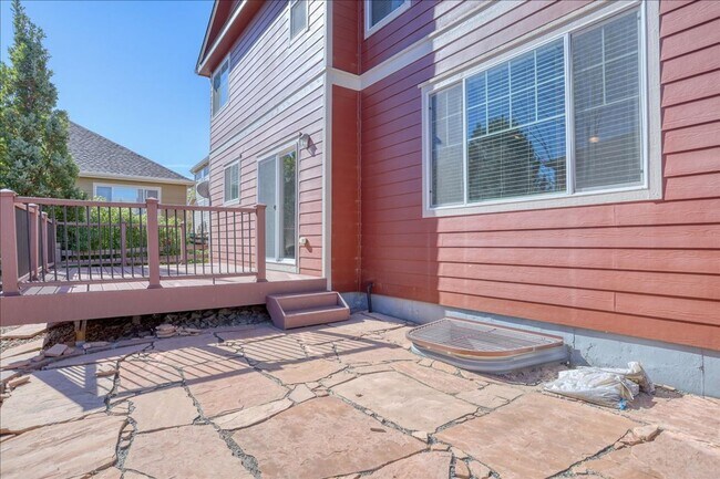 Building Photo - Awesome 3bed/3bath/2car garage on a quiet street in Aurora!