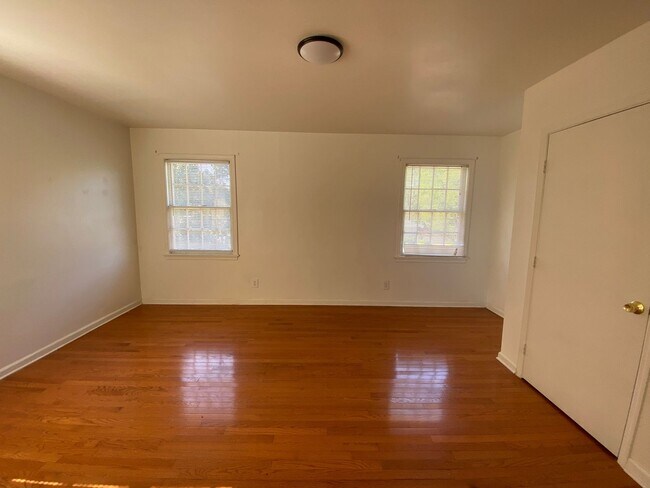Building Photo - Located in Savannah, GA, this oversized 2-bedroom, 2-bathroom unit