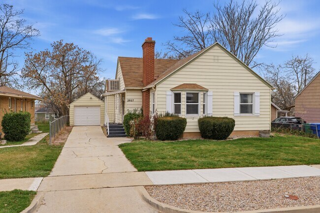 Building Photo - 2927 Brinker Ave