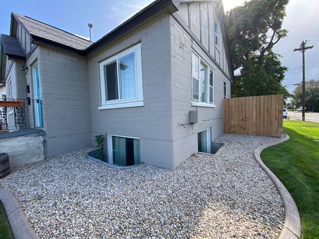 Building Photo - Nice Corner Lot