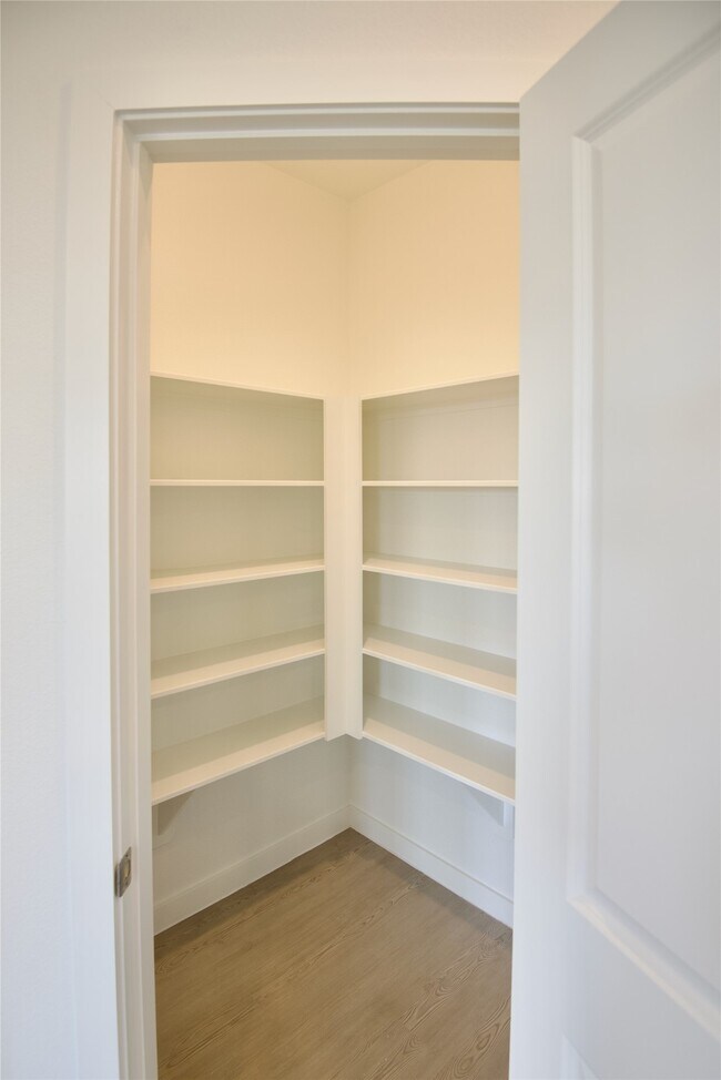 Building Photo - 10615 Summers Wy