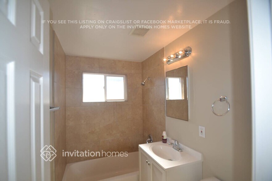 Building Photo - 5727 Cedarglen Dr