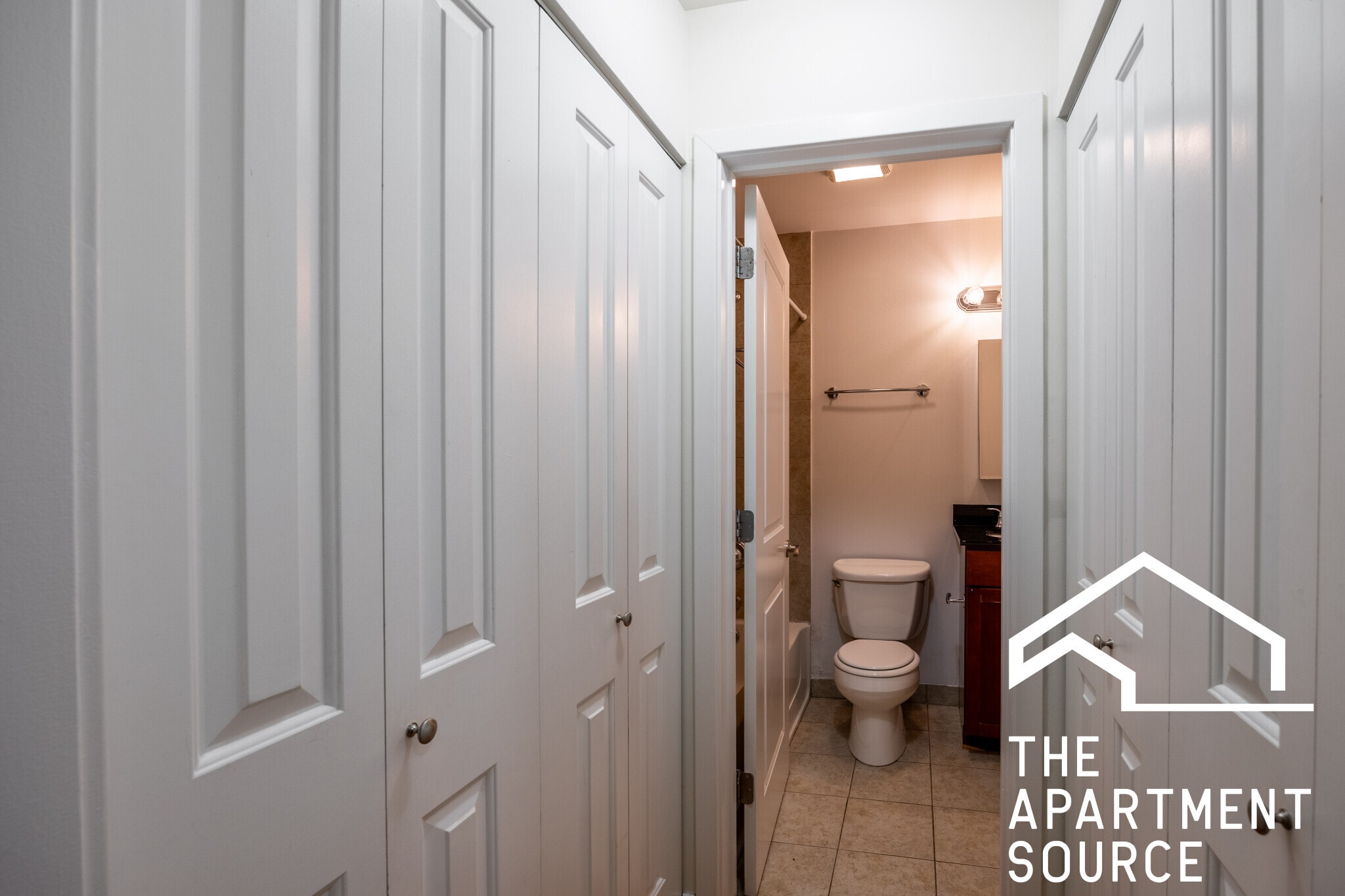 Building Photo - 628 W Wrightwood Ave