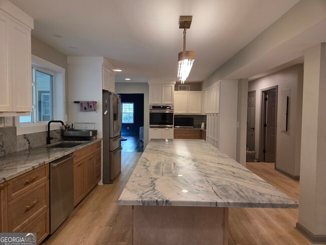 Building Photo - 215 Calgary Dr