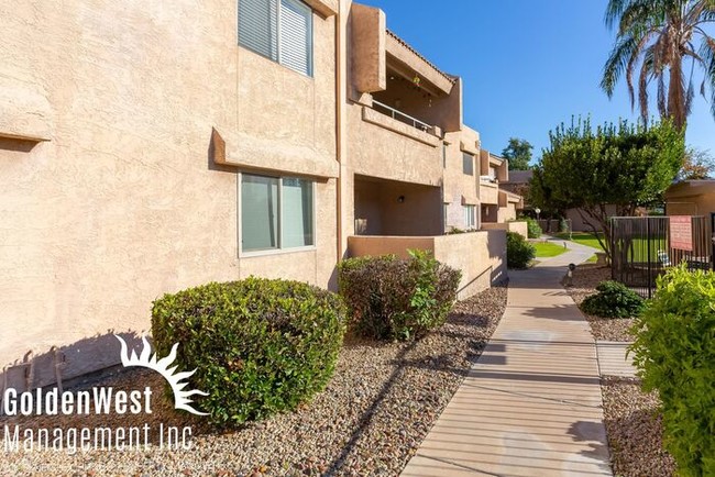 Building Photo - Spacious 2Bdm 2Ba Condo at LakeBrook Villas
