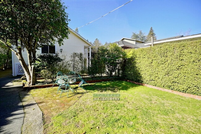 Building Photo - 254 Kent Ave