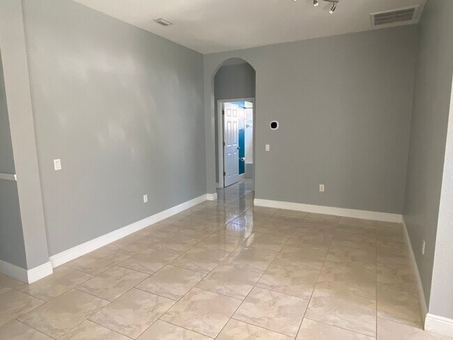 Building Photo - 4/3 Kissimmee Home with Guest-Suite