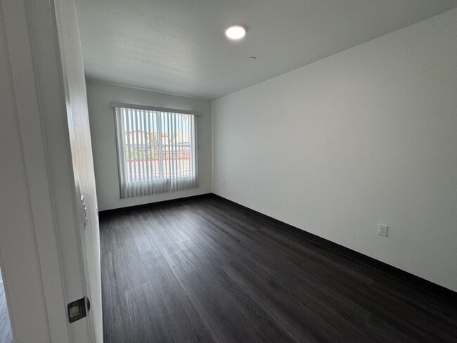 Building Photo - 3509 Vista Ln