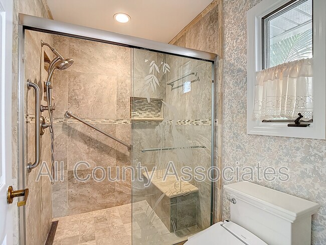 Building Photo - 1007 S Pointe Alexis Dr