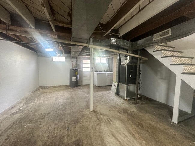 Building Photo - SW City Duplex!