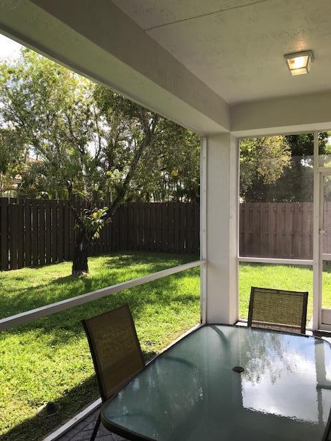 Building Photo - 10914 Oak Bend Way