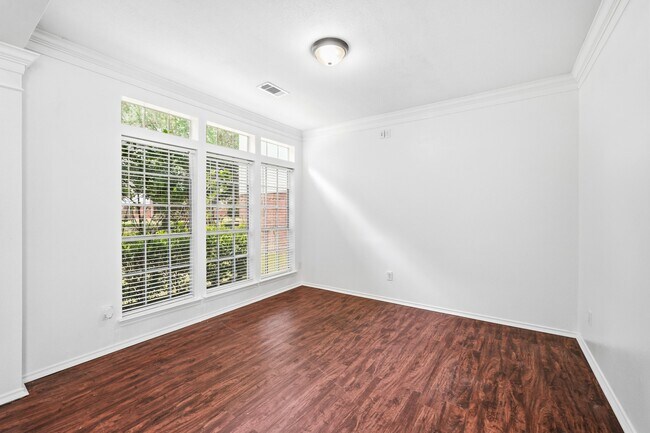 Building Photo - 4323 Ringrose Dr
