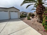 Building Photo - 3 BR LUXE Home-Walk to Colorado River, Golf & near Rotary Park.