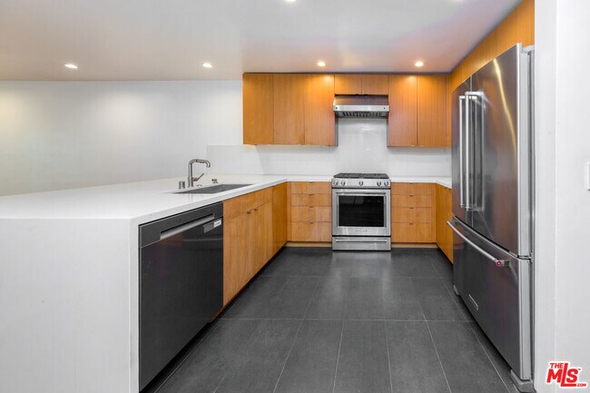 Building Photo - 1633 S Bentley Ave
