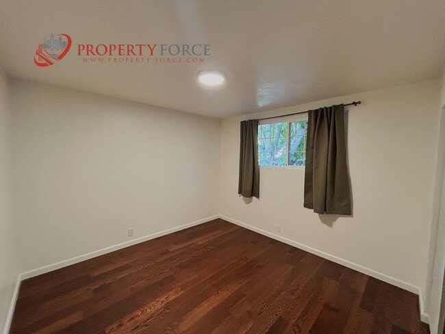 Building Photo - 2 Bedroom 1 Bath - Nicely Updated home wit...