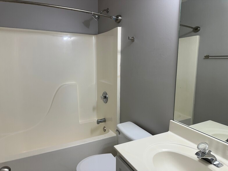 Building Photo - 3730 Golfe Links Drive
