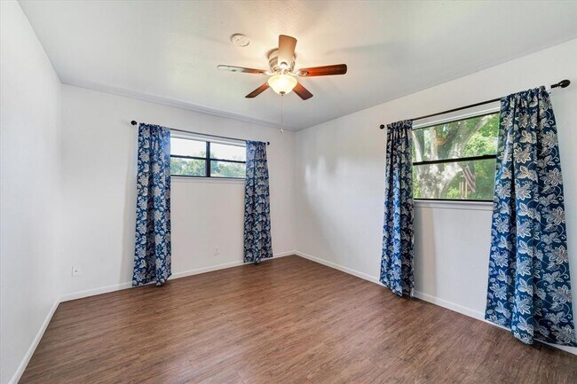 Building Photo - 1129 W San Antonio St