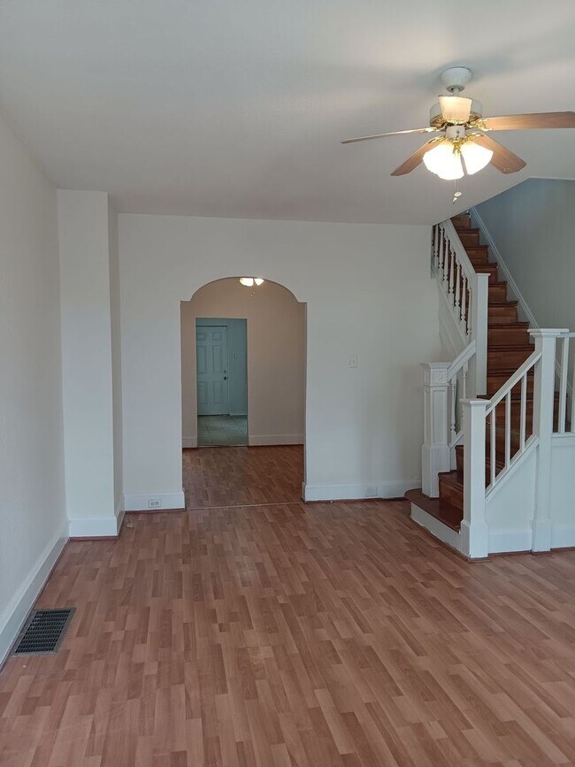 Building Photo - 1238 N Alden St