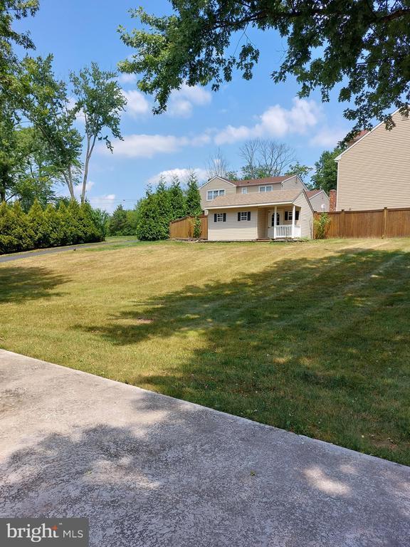 Building Photo - 13 Heatherwood Hill