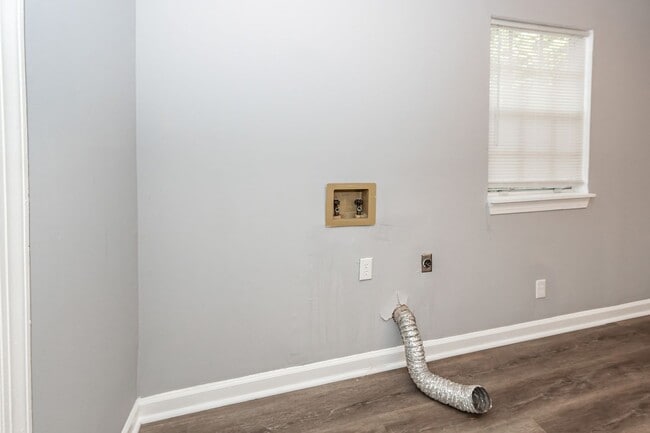 Building Photo - 3 Bedroom, 1 Bathroom Home in Dorchester Terrace - North Charleston