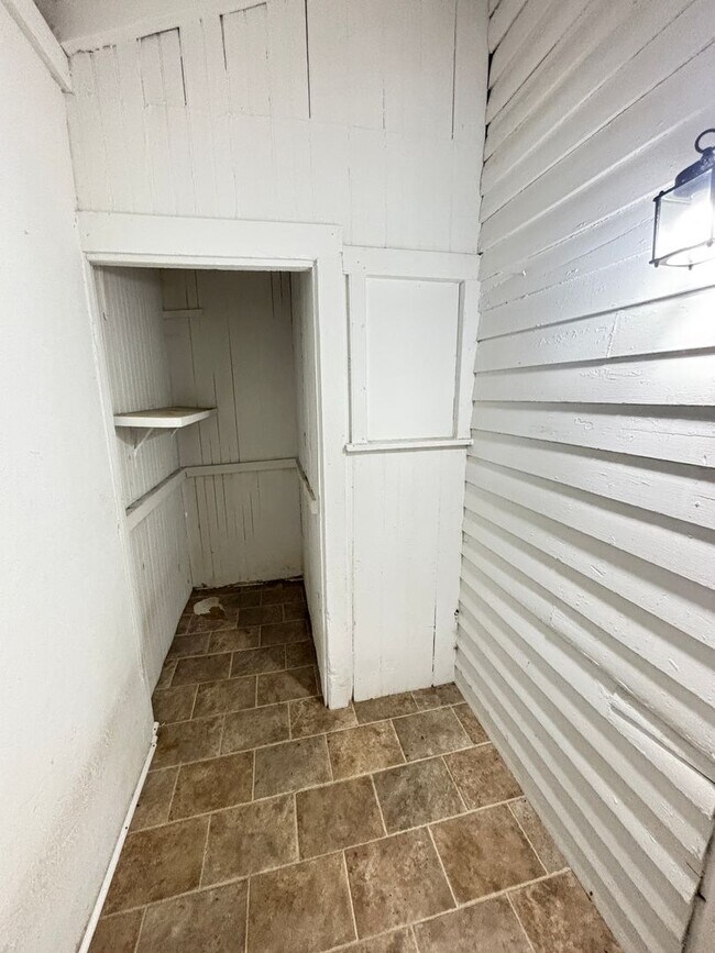 Building Photo - charming semi-detached Allentown home