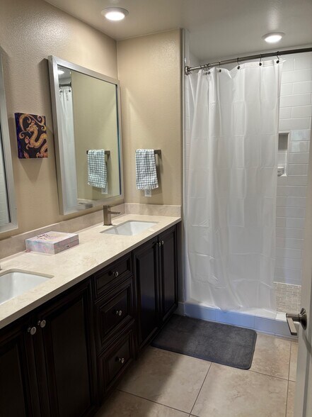 Building Photo - 2406 Torrey Pines Rd