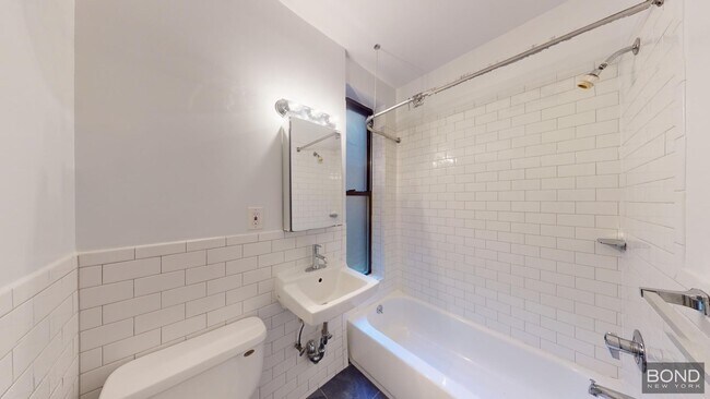 Building Photo - 312 E 91st St
