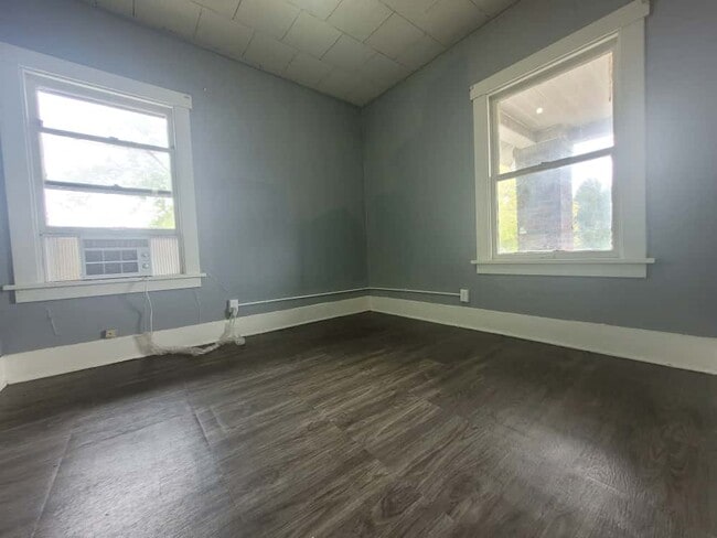 Building Photo - 424 1/2 N Wheeler Ave