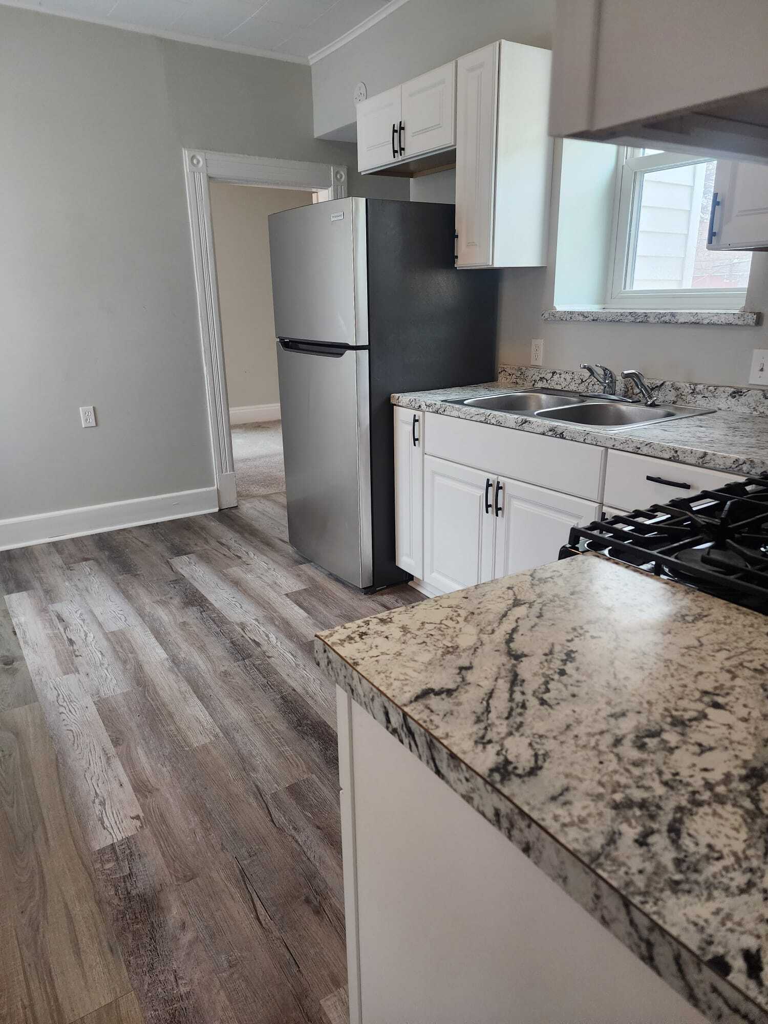 Building Photo - 235 5th Ave