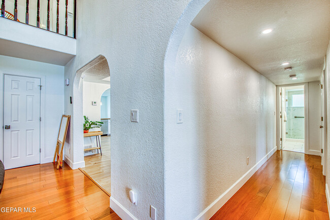 Building Photo - 6205 Brisa Del Mar Dr