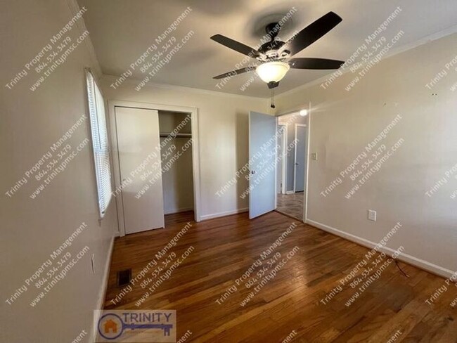 Building Photo - Bright and Sunny 3-bedroom, 1-bathroom Hom...