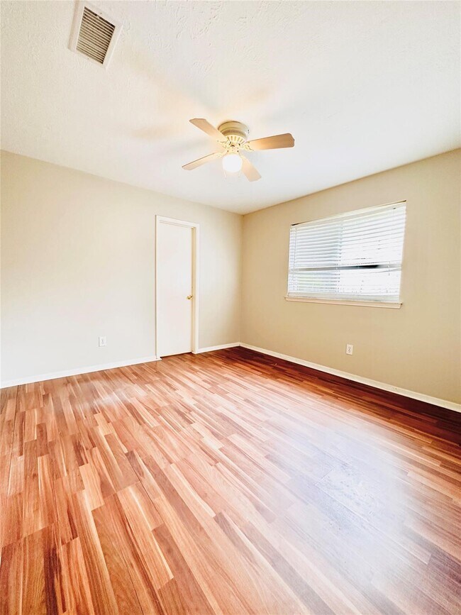 Building Photo - 15111 Yorkpoint Dr