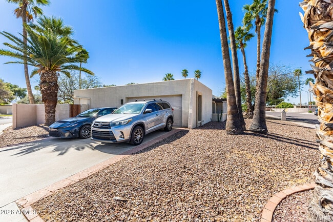 Building Photo - 11051 N 44th Ct