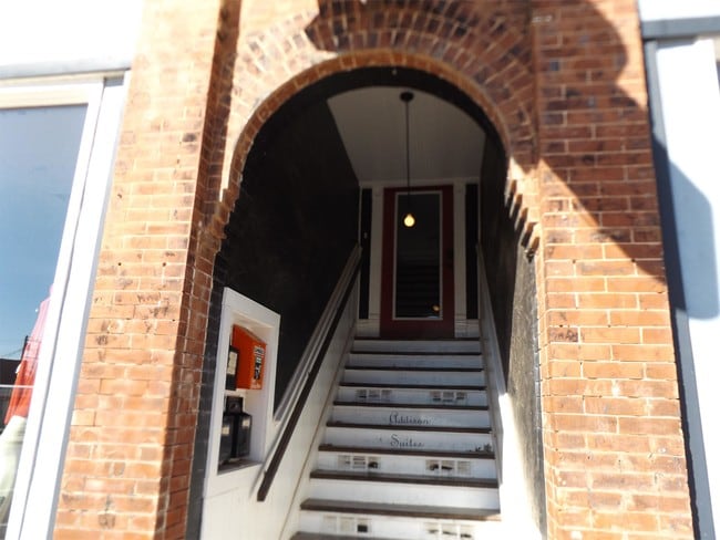 Building Photo - 1116 1/2-208 1/2 E Oklahoma Ave