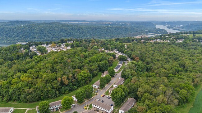 Building Photo - 3 Bedroom Townhouse in Midland, PA!! Apply...