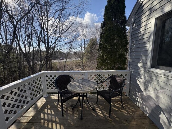 Building Photo - 25 Lawrence St