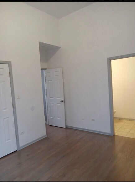 Building Photo - 3052 W Flournoy St