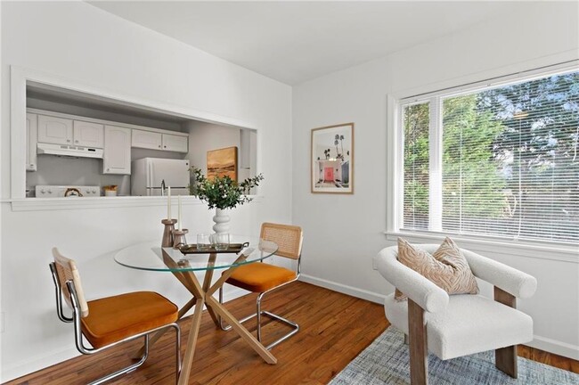 Building Photo - 2070 Ridgedale Rd NE