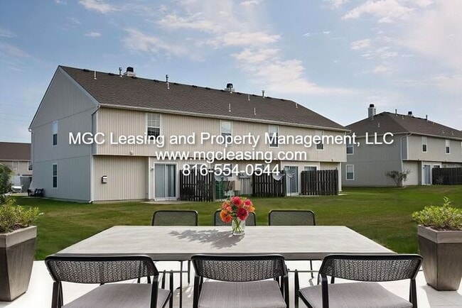 Building Photo - Harrisonville 2 Bedroom 2.5 Bath Townhome!